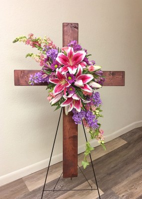 sympathy-funeral-flower-arrangment-cheyenne-wy-cross